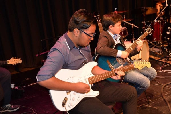 Aulas de Violão e Guitarra para Crianças e Jovens Curitiba Ritmo e Som 0879
